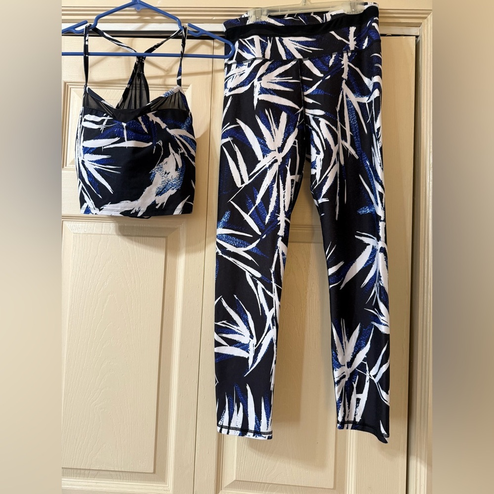 Fabletics Athletic Set Sports Bra and Leggings Size Medium